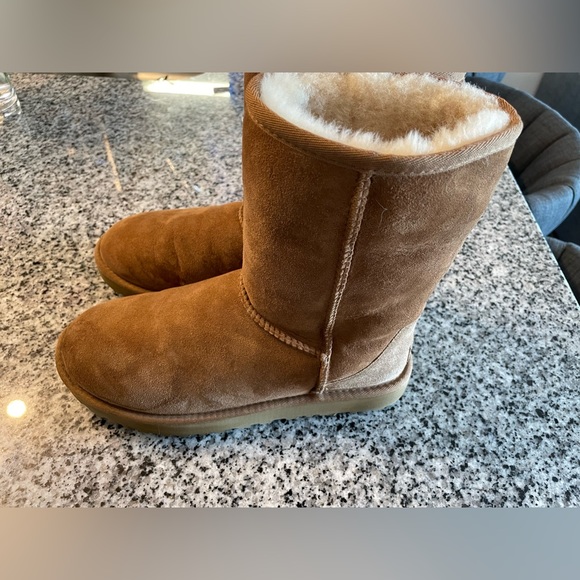 ❌ SOLD ❌Ugg Classic Short II Boot - Chestnut - Size 9 - Picture 4 of 8
